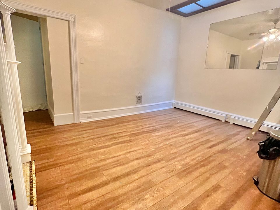 Unit 1R: Living room