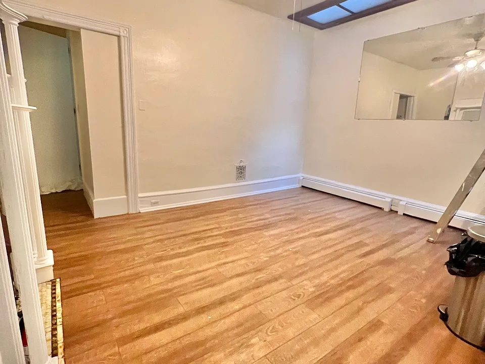 Unit 1R: Living room