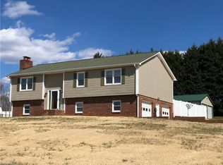 100 Lois Ln, Lexington, NC 27295