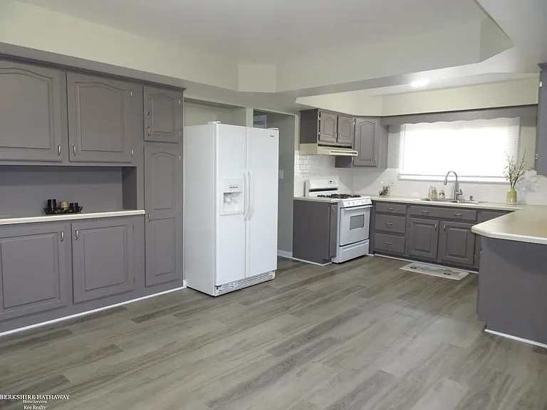 32106 Gainsborough Dr — Photo 6