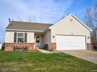 734 Haystack Dr, Linden, MI 48451