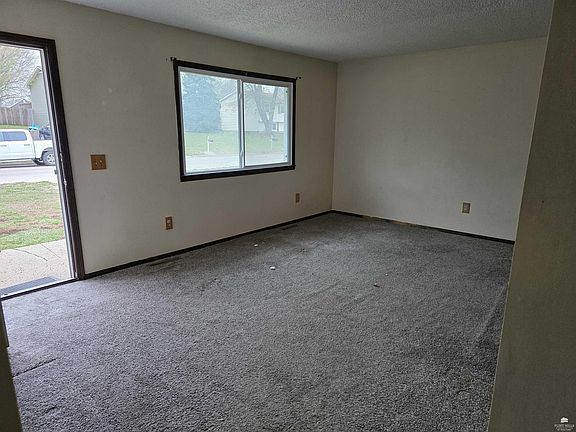 4th image of 1702 Lilac Ln