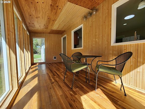 4th image of 92504 Paradise Point Rd