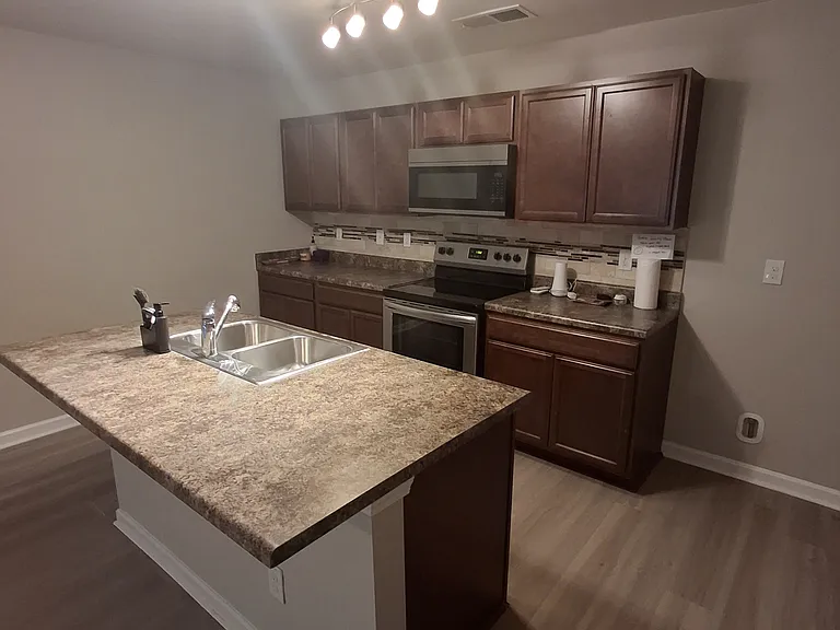 2137 Belmont Cir — Photo 5