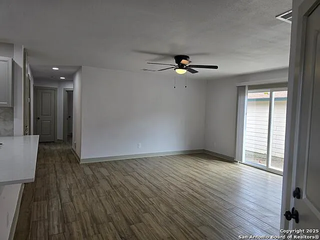3 bed, 2.0 bath, 1347 sqft, $1,700 — Photo 2