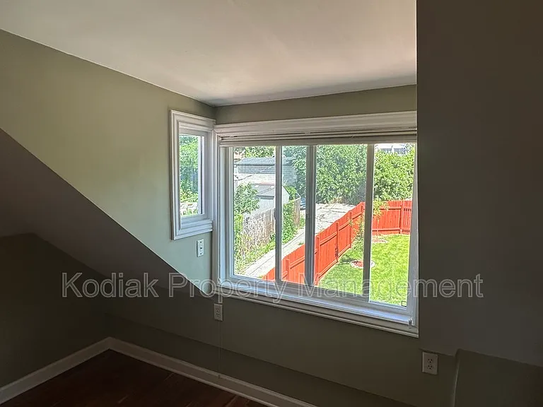 467 E 5th Ave — Photo 18