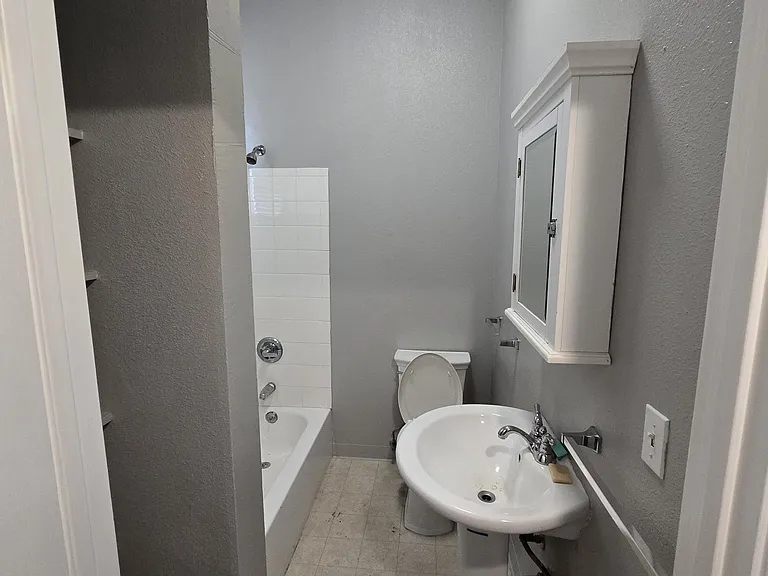844 33rd Ave — Photo 24