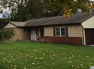 17 Wedge Ln, Selden, NY 11784
