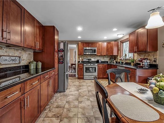 2nd image of 27 Greenwood Dr
