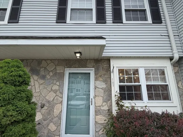 107 Covered Bridge Ct, Sewell, NJ 08080