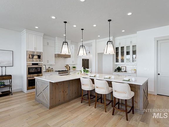 7th image of this home