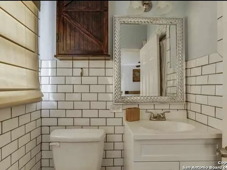 2102 W Mistletoe Ave — Photo 12
