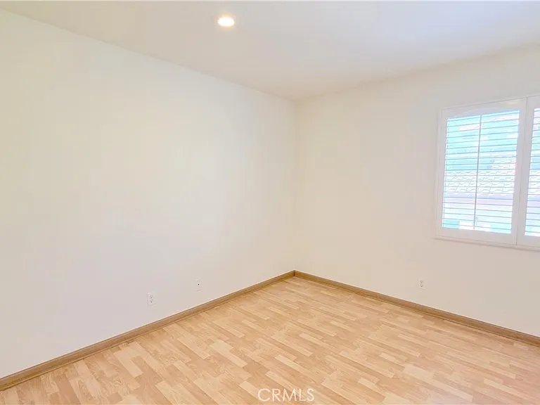 335 Eola Dr — Photo 24