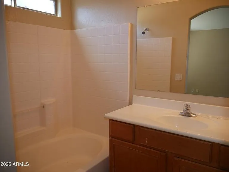 4524 S 25th Dr — Photo 12