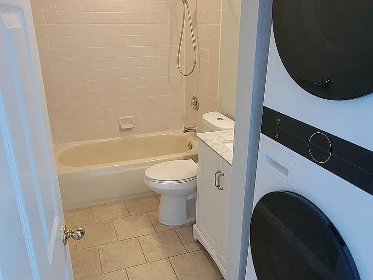 1263 Robinson Ave #12 — Photo 8