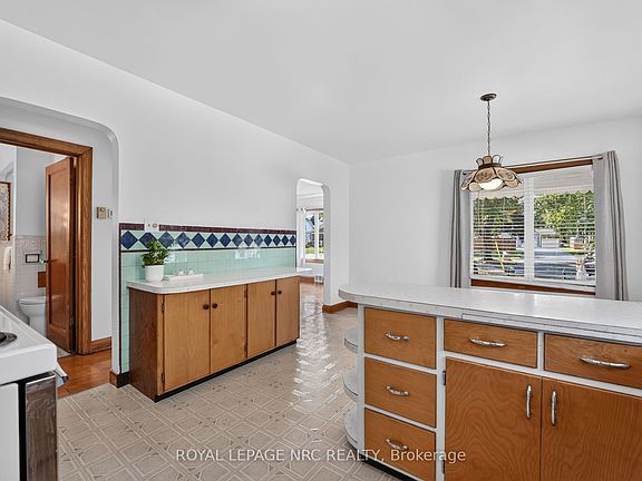 5th image of 3832 Highland Dr