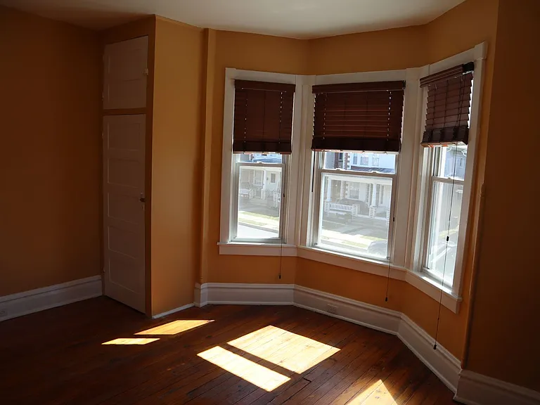 113 Reading Ave — Photo 9