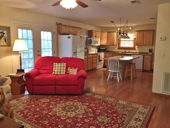 3rd image of 317 Oak Hammock Ln