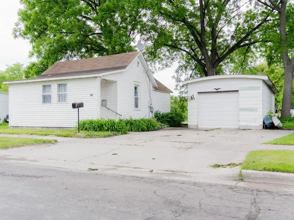 609 5th St SW, Waseca, MN 56093