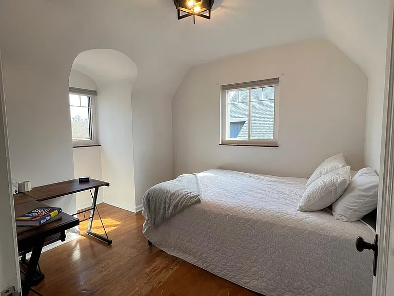 426 Telford Ave — Photo 14