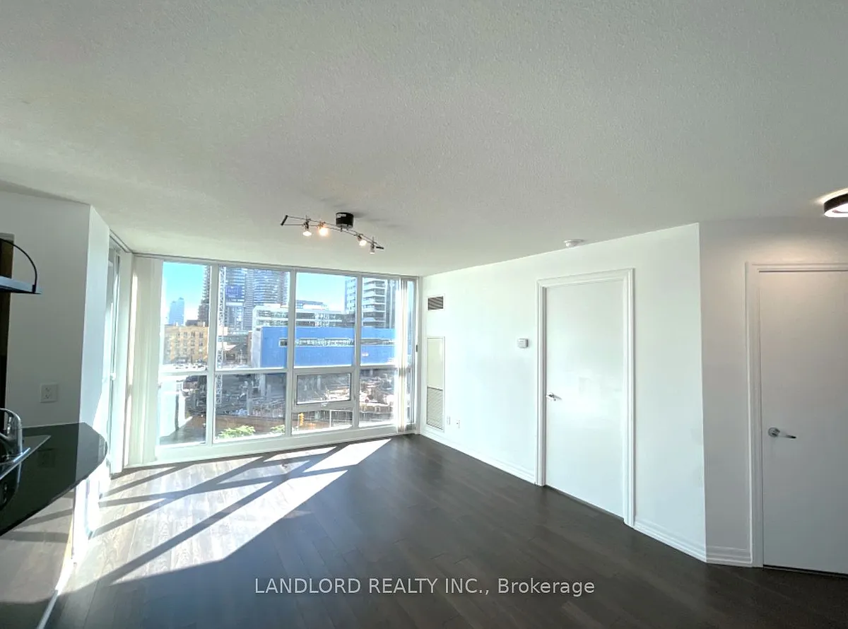 Building Photo - 16 Yonge St #605