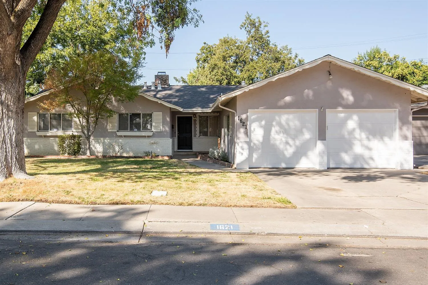 1621 Ardmor Ave photo 1
