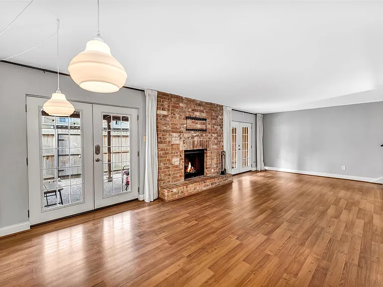 1553 W Sam Houston Pkwy S — Photo 8