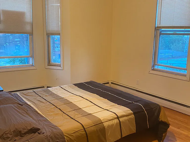 18 Crescent St #1 — Photo 3