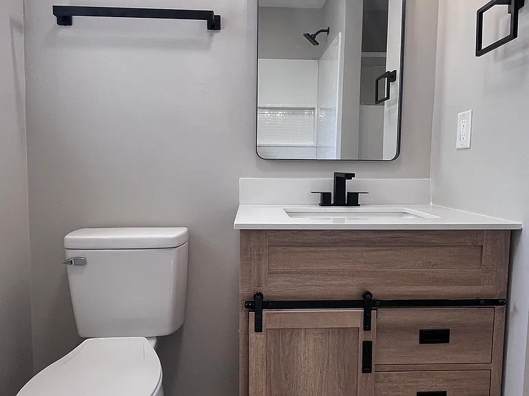 Fisher St Apartments — Photo 32