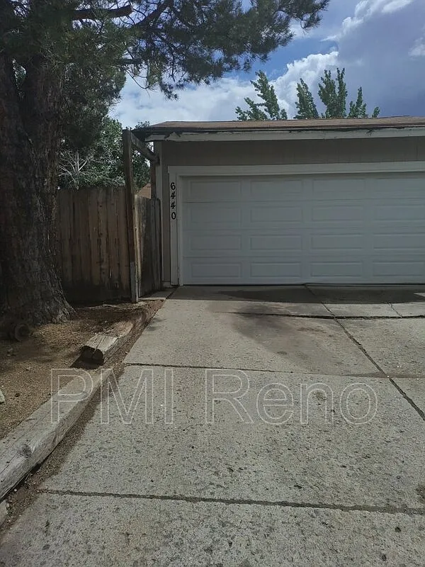 2 bed, 1.5 bath, 915 sqft, $1,895 — Photo 1