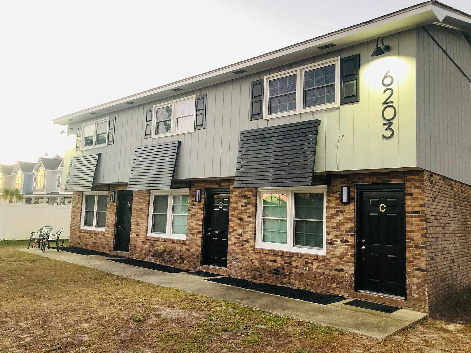 2 bed, 1.5 bath, 950 sqft, $1,425 — Photo 3
