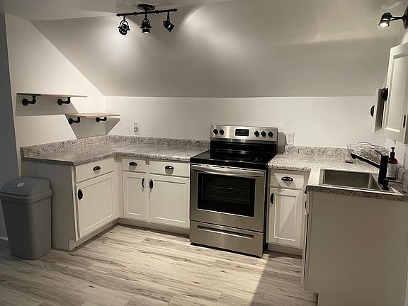 2nd image of 121 W Main St #121.5