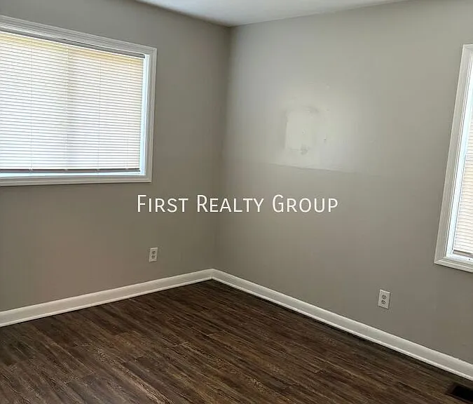 3700 Runyon Ave — Photo 7