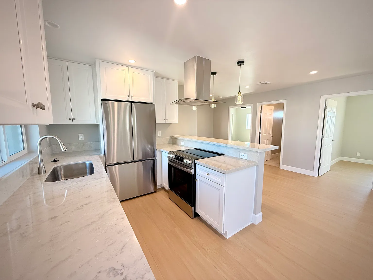 2 bed, 800 sqft, $3,000 — Photo 1