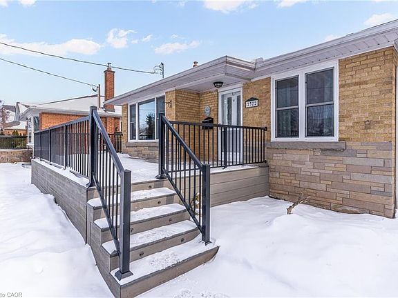 4th image of 2322 Redfern Rd