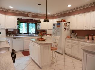 69 Maple St, Mifflinburg, PA 17844