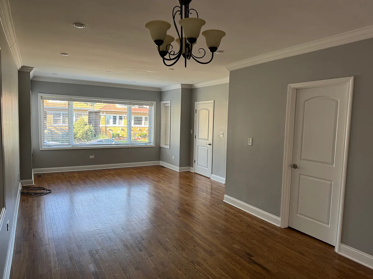Building Photo - 5141 W Barry Ave #2