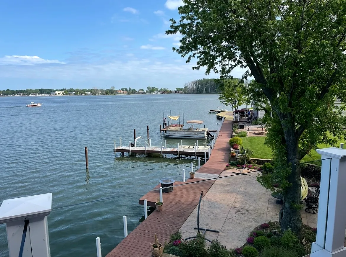 N Buck Rd, Lakeside Marblehead — Photo 3