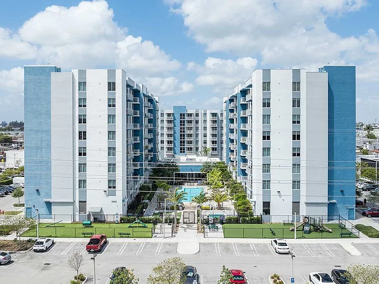 Pura Vida Hialeah Luxury Apartments — Photo 46