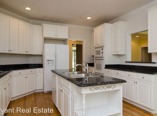 1609 Pembroke Jones Dr, Wilmington, NC 28405