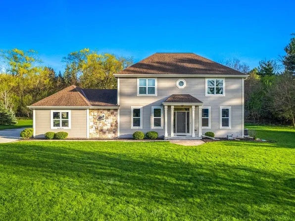 N25W27243 Orchard LANE, Pewaukee, WI 53072