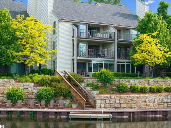 240 Washington St APT 10, Traverse City, MI 49684