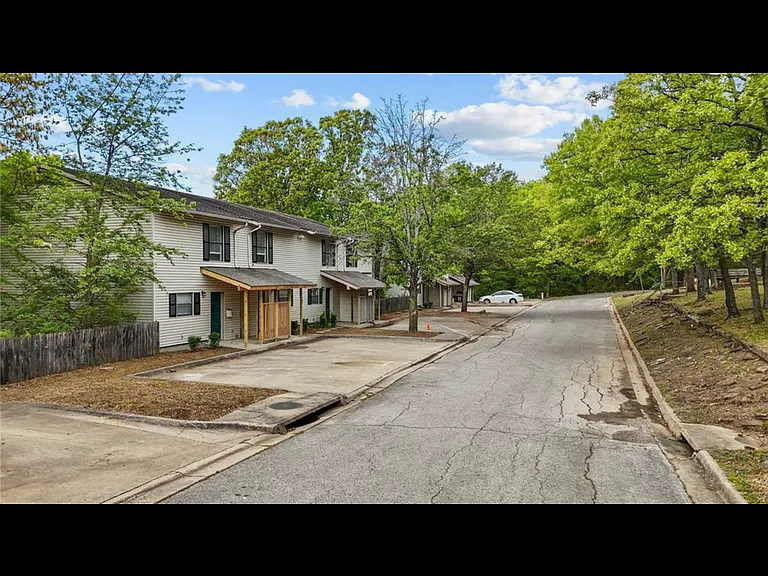 1419 E Sequoyah Ct — Photo 2