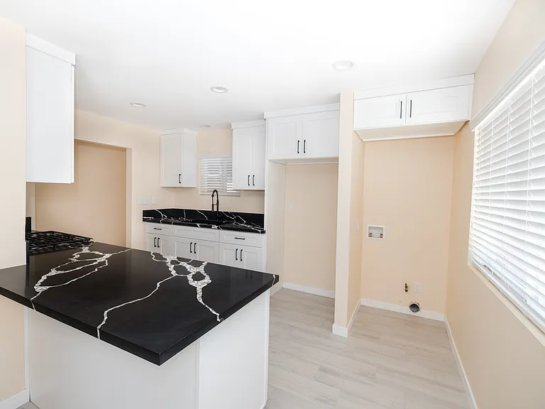 17561 Jefferson Ln #A — Photo 12