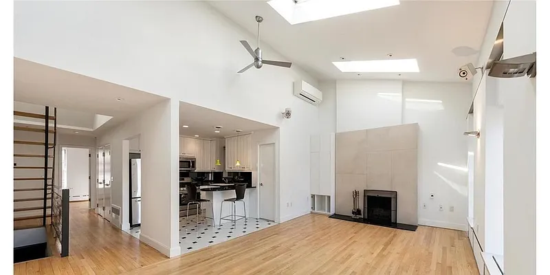 Rented by Triplemint | media 33