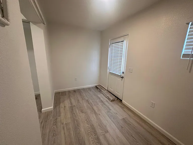 6 ft 3/4 x 11 ft room with back yard area access. Possible dining area / office