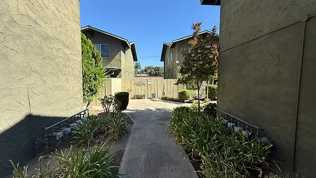 2 bed, 900 sqft, $1,395 — Photo 2