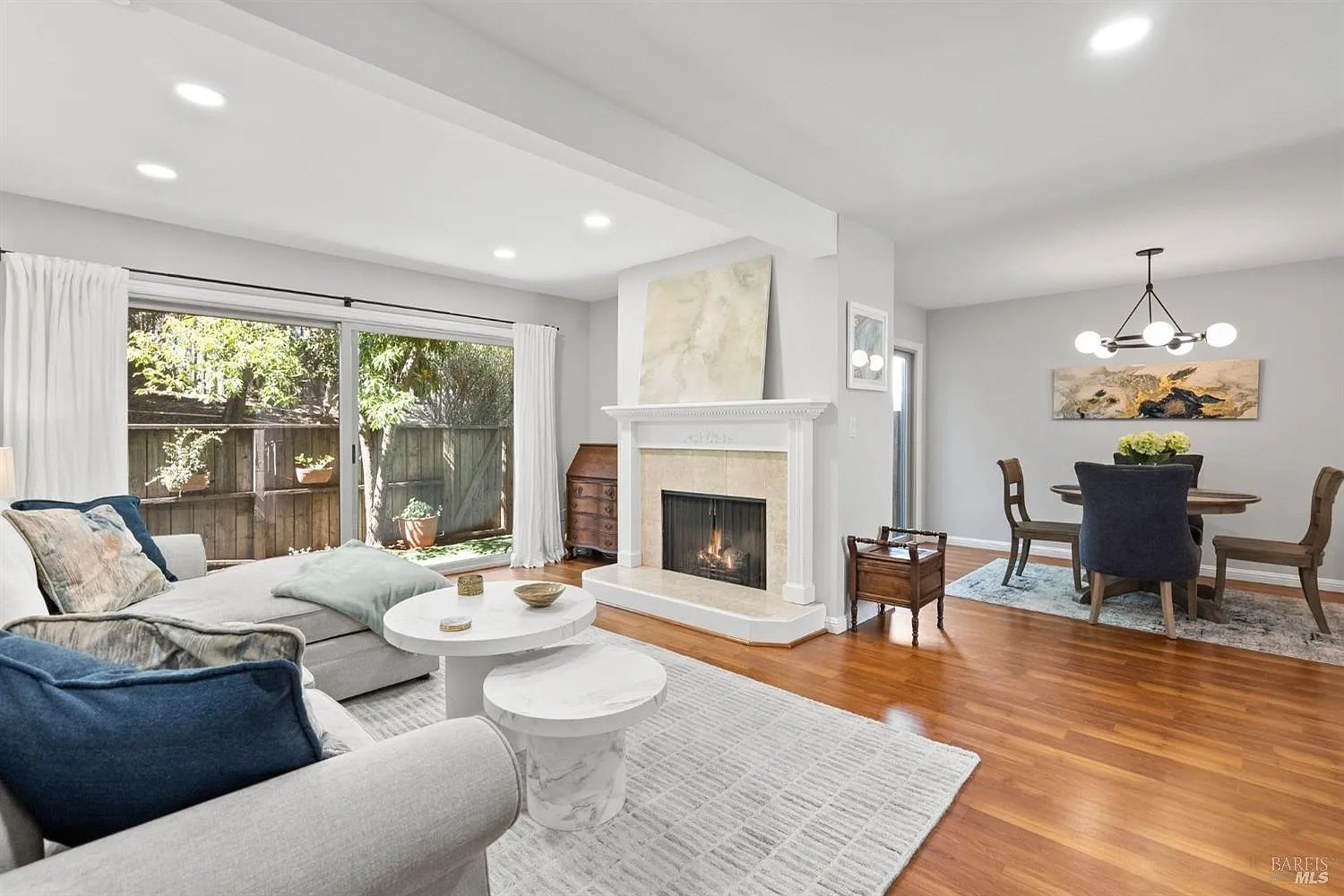 322 Sylvia Way photo 1