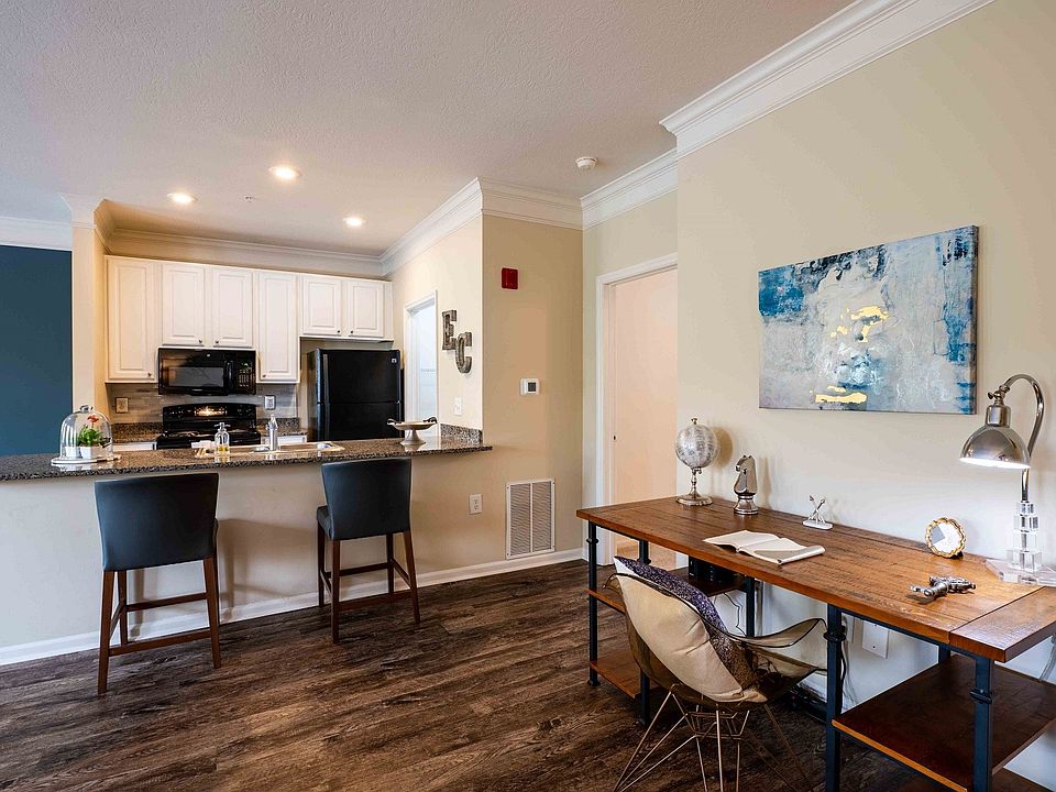 Easton Commons Apartments and Townhomes Apartment Rentals Columbus