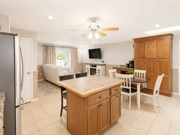 8 Naushon Rd, Wareham, MA 02571